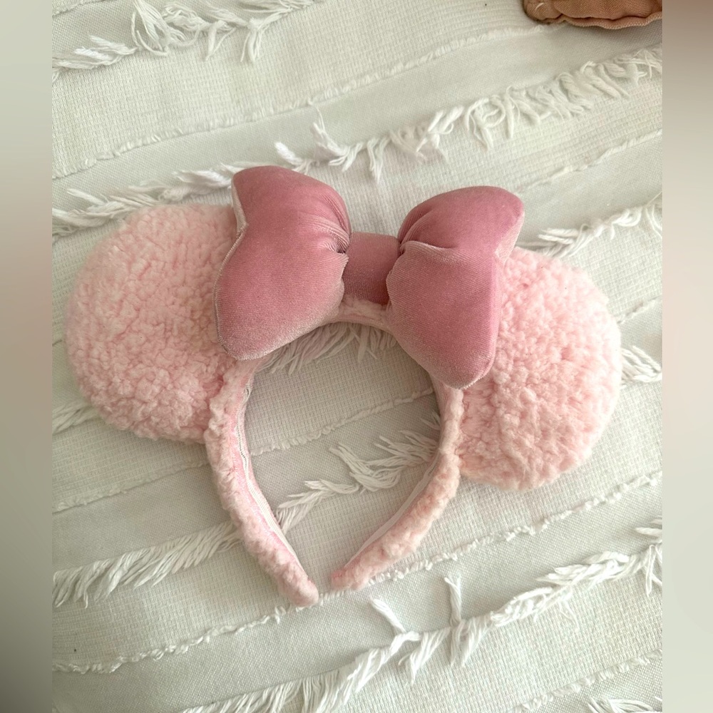 Pink sherpa Minnie Mouse ears